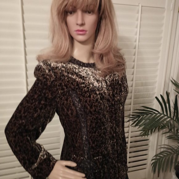 ElieTahari size Large Velvet very soft meterial/pockets adorned with lace. Chic - Picture 6 of 7